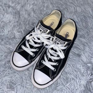 Low top black converse